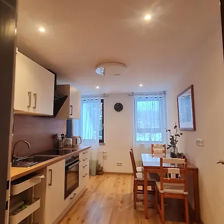 Schoene Ferienwohnung Mit Balkon Und Terrasse In Ruhiger Lage Helsa Buitenkant foto
