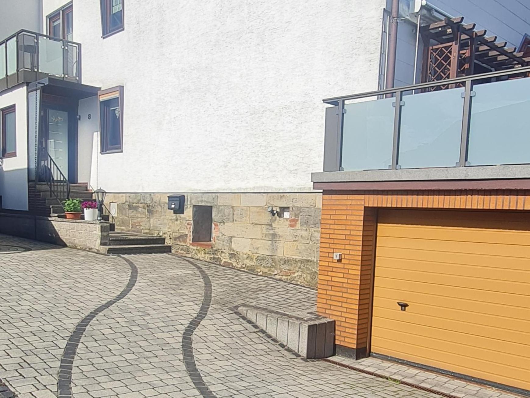 Schoene Mit Balkon Und Terrasse In Ruhiger Lage Appartamento